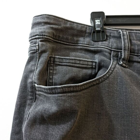 Lane Bryant Signature Fit Mid-Rise Straight Leg Faded Black Jeans, Women's 18 - Picture 5 of 12